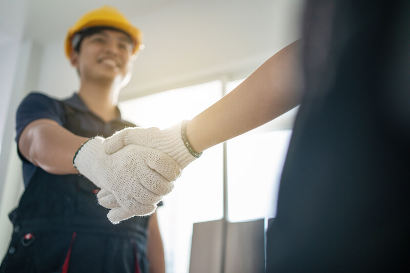 seguranca do trabalho colaboradores maos dadas