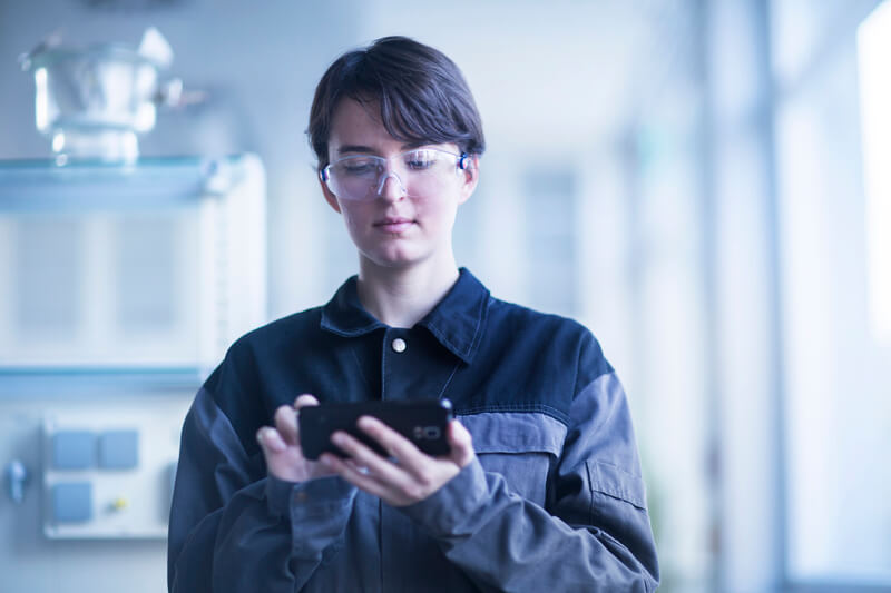 tecnico em seguranca do trabalho homem celular